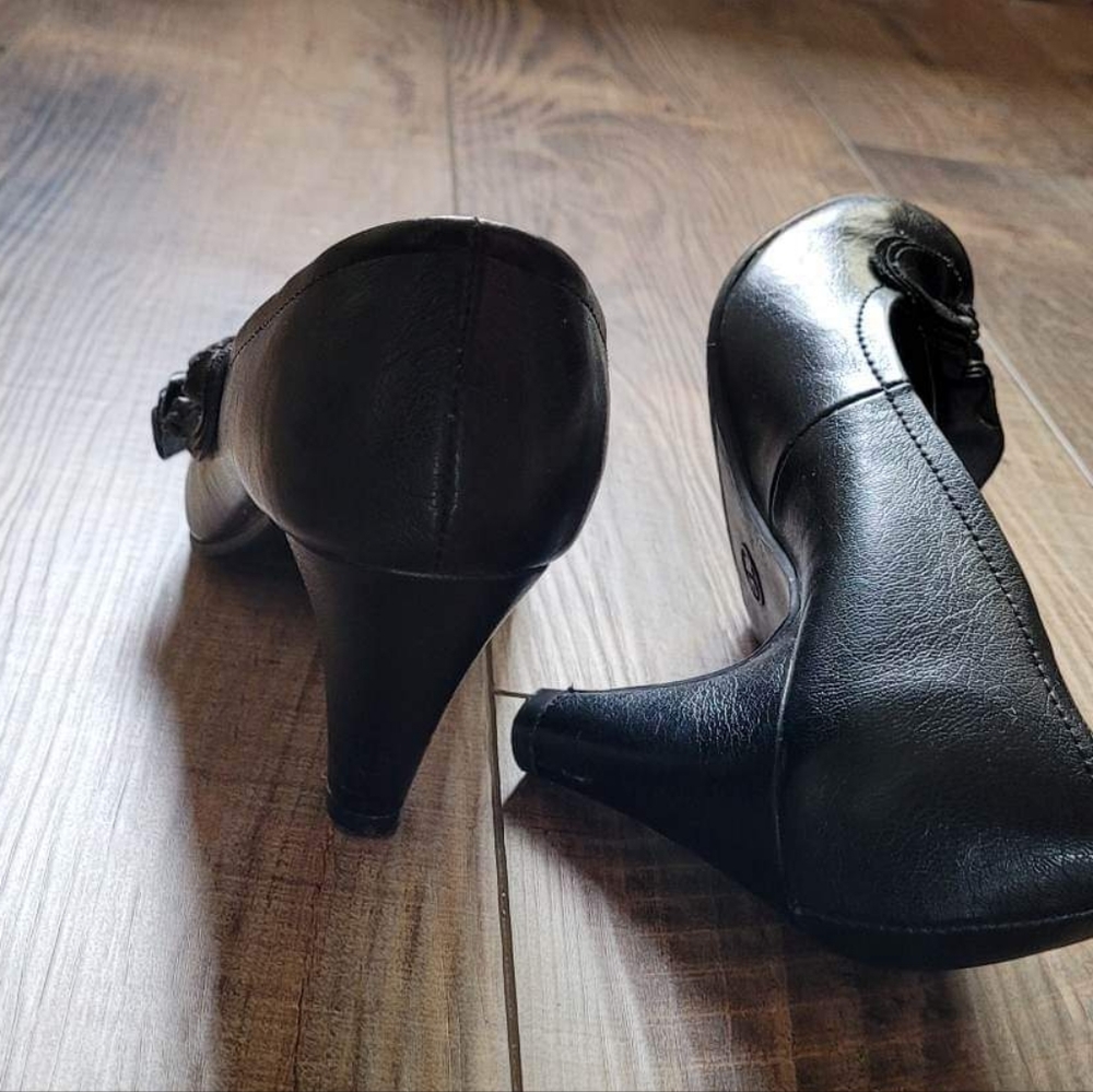 🦖 Leather Ruffle Heels - Picture 3 of 5